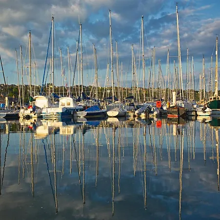 2 Bedroom Harbour View In *