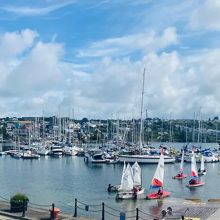 2 Bedroom Harbour View In Apartment *