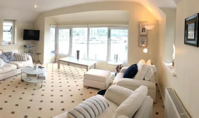 2 Bedroom Harbour View In