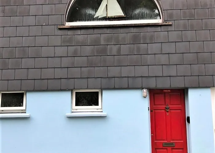 2 Bedroom Harbour View In *