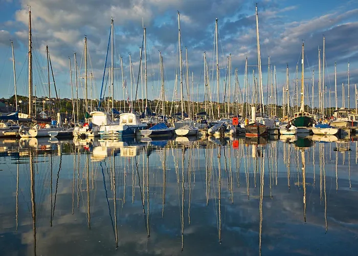 2 Bedroom Harbour View In *